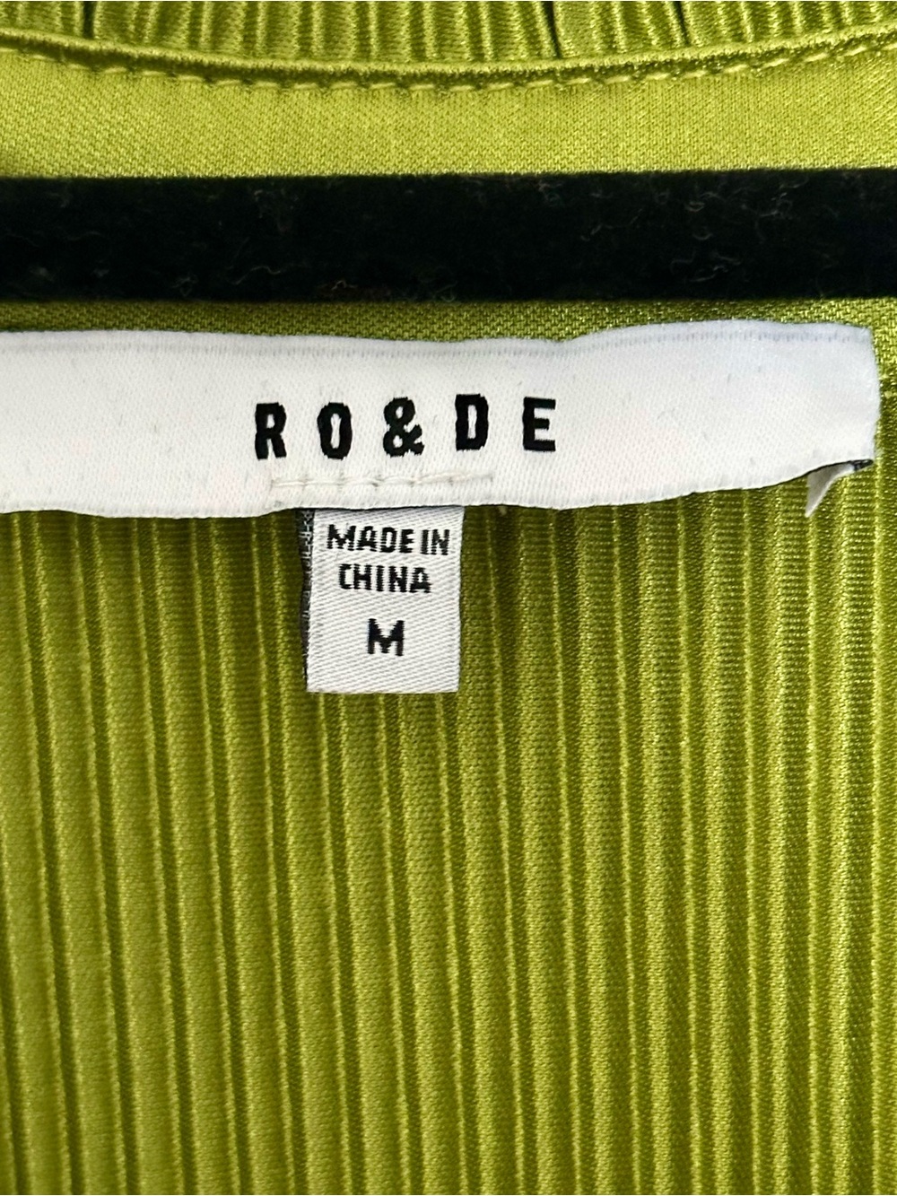 Olive Green Ribbed Button-Front Collared Shirt - Picture 3 of 6